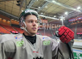 Filip Johansson trivs i Frölunda, har ingen brådska vad gäller att jaga NHL-drömmen. Här  talar han om det och vd som givit Frölunda framgång tre matcher i rad.