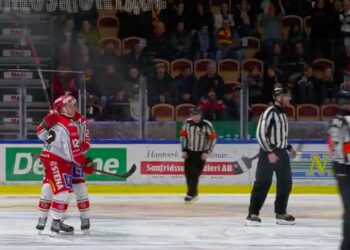 Frölunda firar Max Fribergs matchvinarmål mot Luleå. Foto: C MORE (skärmdump)